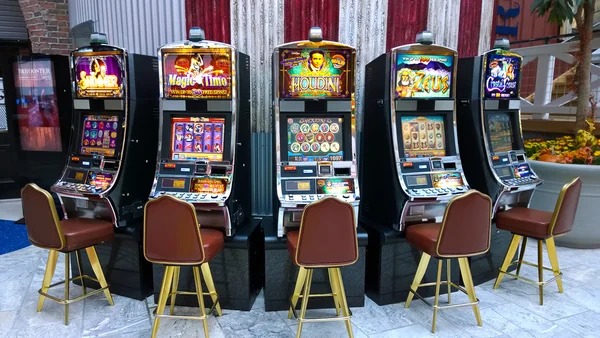 Ceme Online card game interface on mobile phone with dealer and player hands